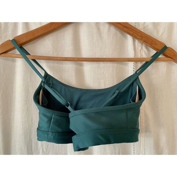 Alo Yoga Airlift Intrigue Bra in Green Winter Ivy S - Picture 7 of 8